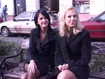 Deux copines de travail se font enculer par un noir