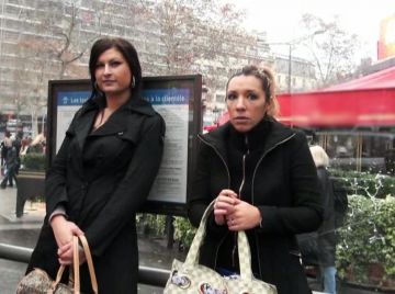 Deux �tudiantes se retrouvent pour une baise � trois