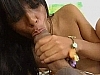 Elle se fait une monstro bite