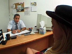 Femme mariée baisée par son conseillé bancaire
