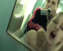 Baise dans les toilettes du train