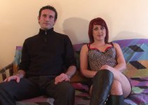 Il d�fonce la chatte de son �pouse devant nous