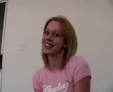 Je filme une jeune copine de fac