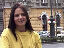 Jeune parisienne bais�e dans sa salle de sport