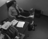 Il mate sa secrétaire en train de sucer le boss