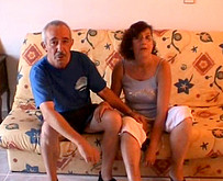 Les parents de ma copine baisent dans la chambre d'� c�t�