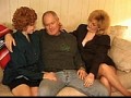 Mon père se tape deux bonnasses