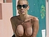 Oh mon dieu !!!! une paire de siens enormes sur une belle grosse salope.