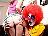 Petite salope se fait enculer par un clown pour son anniversaire