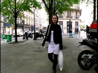 Une amatrice parisienne niquée en gang bang