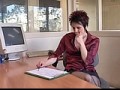 Secretaire jouie au bureau