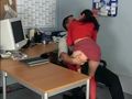 Le patron filme ses employ�s en train de baiser