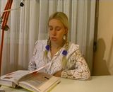 Un prof de math veut p�n�trer une chatte d'�tudiante