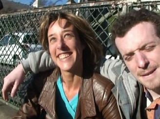 Une amatrice se fait enculer devant son mari !!