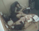 Une employee filmee entrain de se masturber au travail