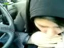 Une femme arabe suce son mari dans sa voiture