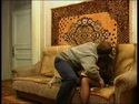 Vieux mec insiste pour baiser une jeune